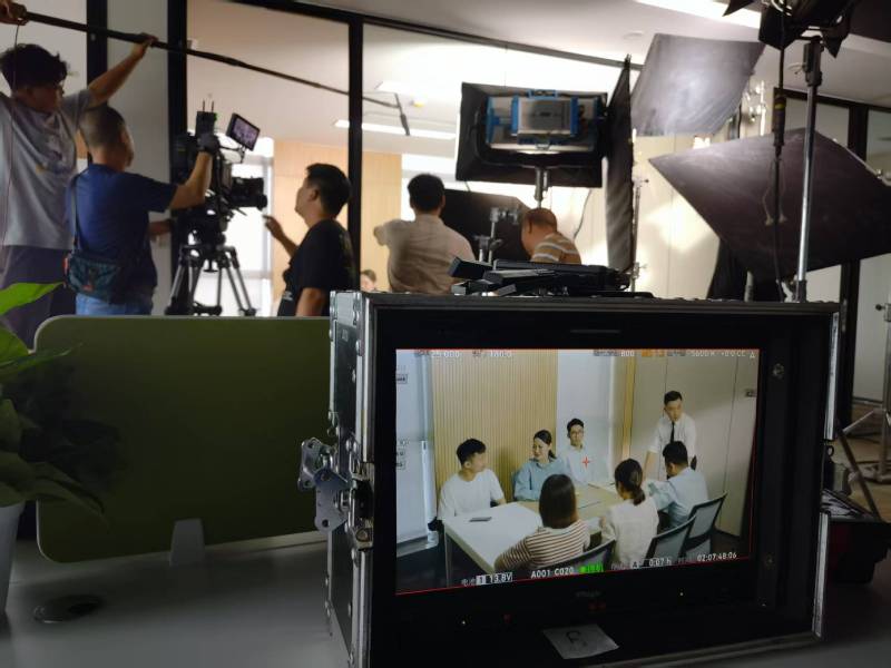 洛阳TVC拍摄公司：科技产品视觉化大师，诠释未来感与功能美学