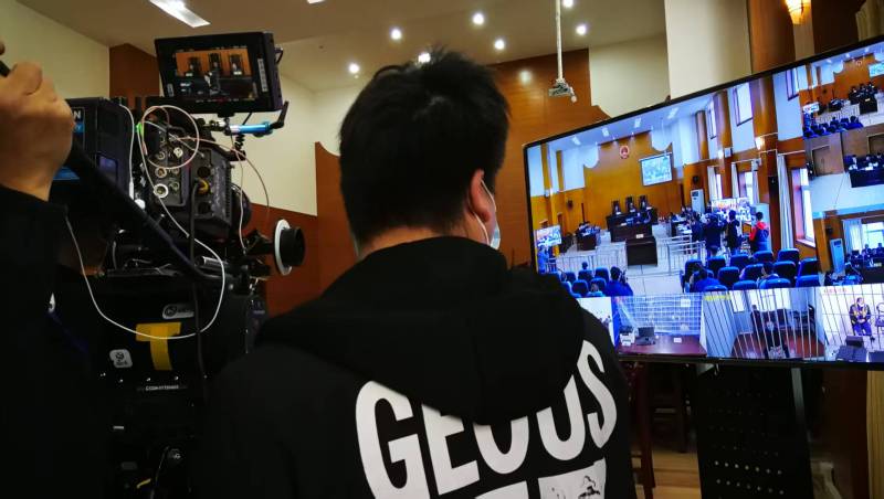 AI生成VS人工创意——洛阳广告片拍摄公司的技术浪漫主义实践